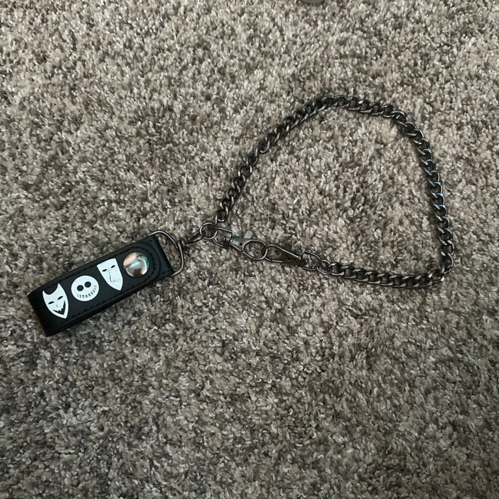black wallet keychain